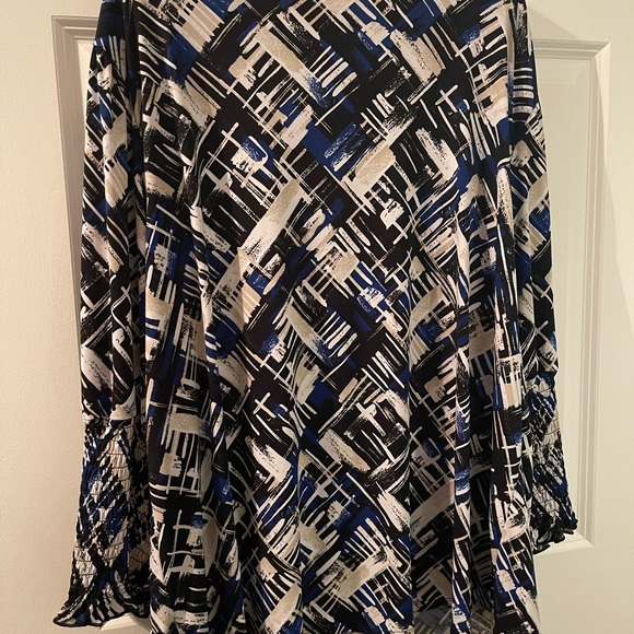 Pretty Patterned work top - Picture 4 of 4